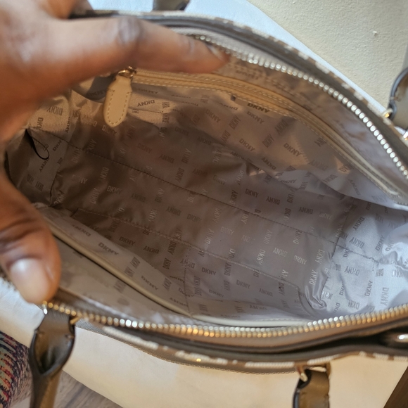 DKNY crossbody bag - Picture 6 of 9